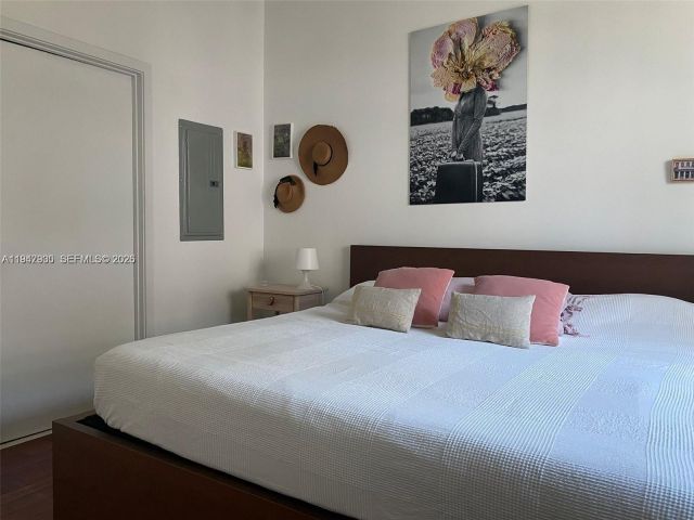 1-bedroom condo for sale in Miami - 2001 Biscayne Blvd 2306 - MondialRealty