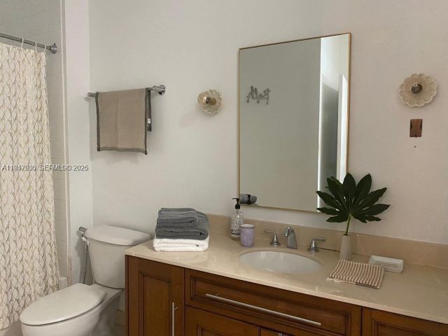 1-bedroom condo for sale in Miami - 2001 Biscayne Blvd 2306 - MondialRealty