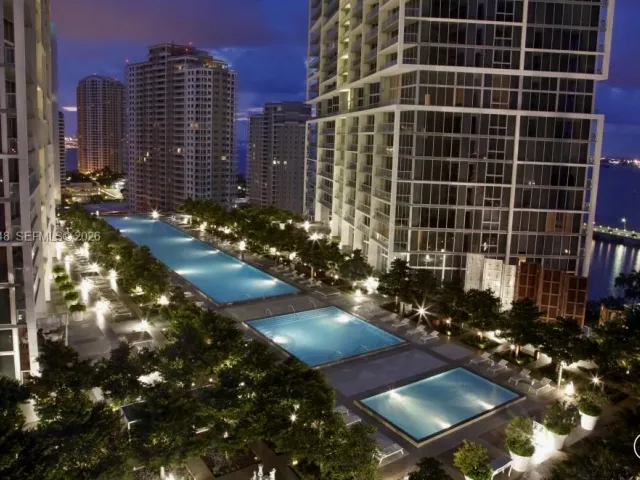 1-bedroom condo for sale in Miami - 485 Brickell Ave 4307 - MondialRealty