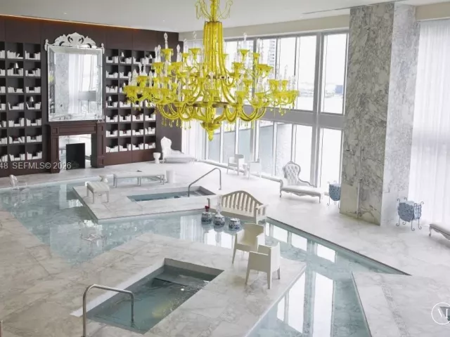 1-bedroom condo for sale in Miami - 485 Brickell Ave 4307 - MondialRealty