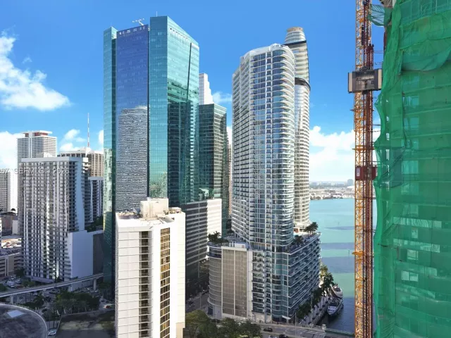1-bedroom condo for sale in Miami - 31 SE 5th St 3306 - MondialRealty