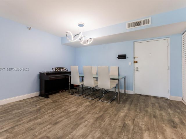 Apartment for rent  Unit #318 - photo 7446389