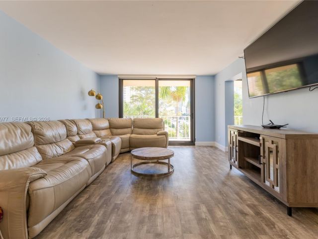 Apartment for rent  Unit #318 - photo 7446393