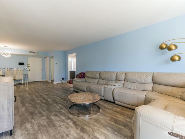 Apartment for rent  Unit #318 - photo 7446395