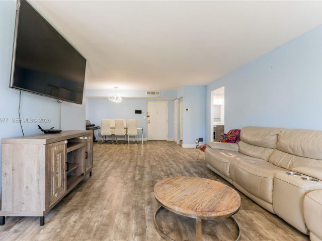 Apartment for rent  Unit #318 - photo 7446397