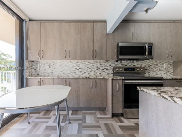 Apartment for rent  Unit #318 - photo 7446399