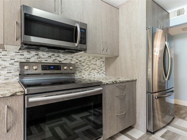 Apartment for rent  Unit #318 - photo 7446401