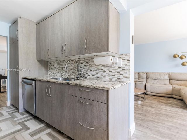 Apartment for rent  Unit #318 - photo 7446405