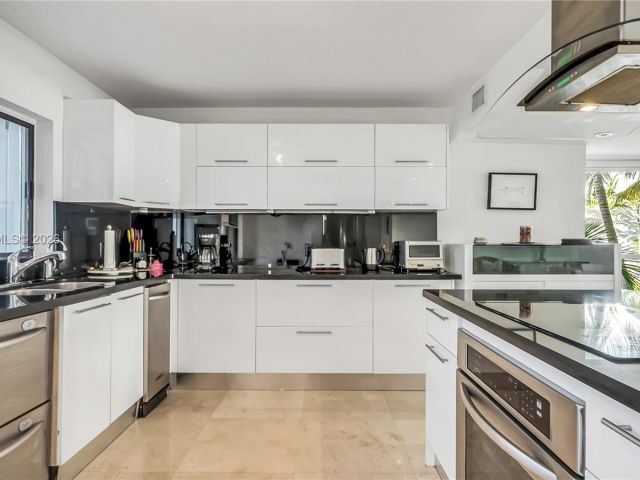 Home for rent at 10090 Bay Harbor Ter 10090 - photo 7149378