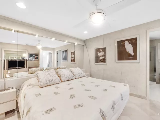 2-bedroom condo for sale in Bal Harbour - 10101 Collins Ave 11D +Cabana - MondialRealty