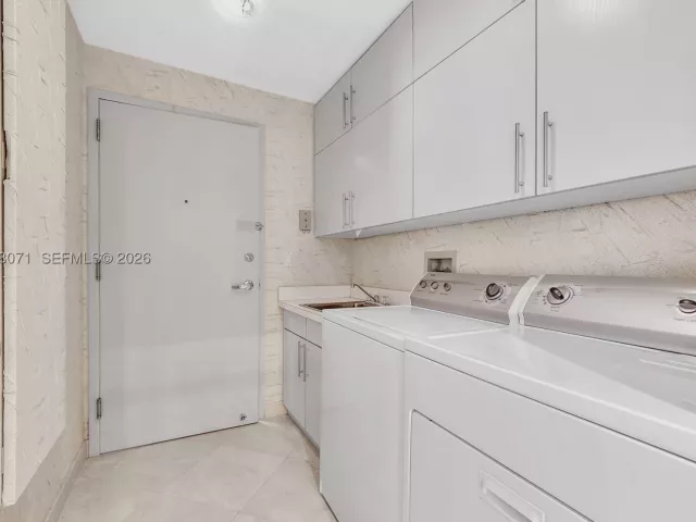 2-bedroom condo for sale in Bal Harbour - 10101 Collins Ave 11D +Cabana - MondialRealty