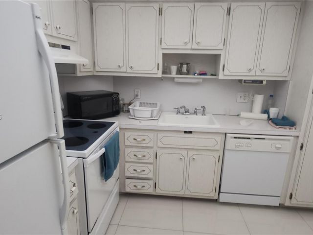 2-bedroom condo for rent in Hallandale Beach - 1985 S Ocean Dr 15H - MondialRealty
