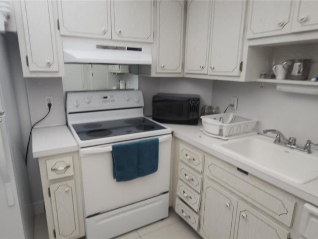 2-bedroom condo for rent in Hallandale Beach - 1985 S Ocean Dr 15H - MondialRealty