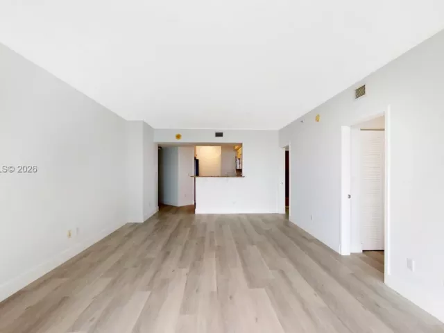 3-bedroom condo for sale in Miami - 325 S Biscayne Blvd 2226 - MondialRealty