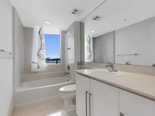 3-bedroom condo for sale in Miami - 325 S Biscayne Blvd 2226 - MondialRealty