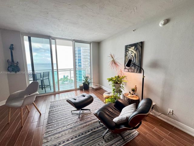 1-bedroom condo for rent in Hollywood - 3001 S Ocean Dr 1421 - MondialRealty
