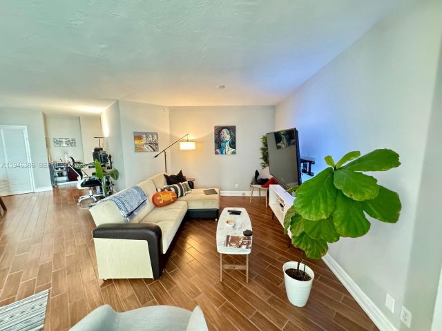 1-bedroom condo for rent in Hollywood - 3001 S Ocean Dr 1421 - MondialRealty