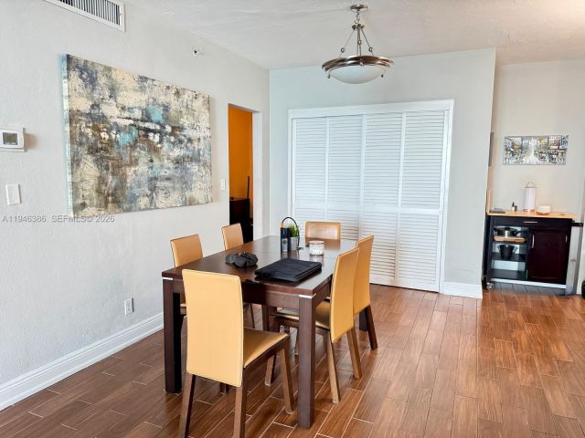 1-bedroom condo for rent in Hollywood - 3001 S Ocean Dr 1421 - MondialRealty