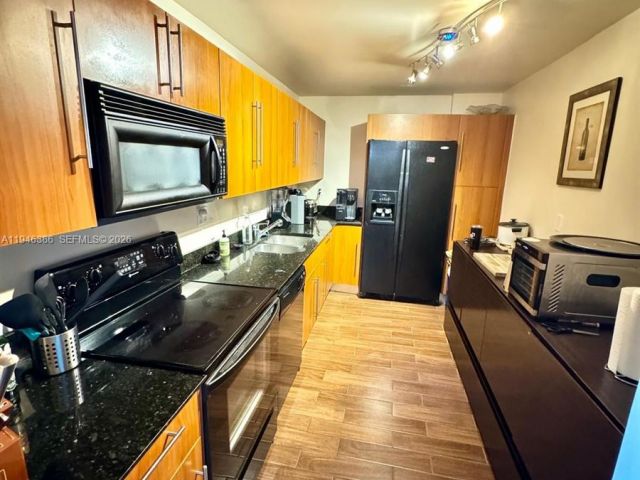 1-bedroom condo for rent in Hollywood - 3001 S Ocean Dr 1421 - MondialRealty