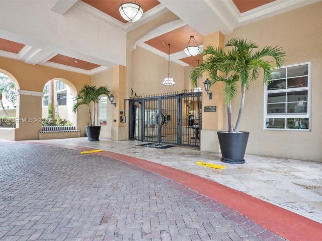 2-bedroom condo for sale in Fort Lauderdale - 520 SE 5th Ave 3209 - MondialRealty