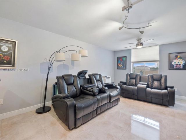 2-bedroom condo for sale in Fort Lauderdale - 520 SE 5th Ave 3209 - MondialRealty