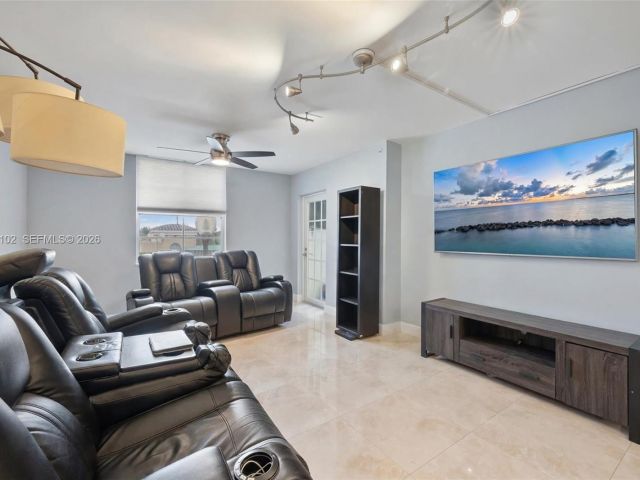 2-bedroom condo for sale in Fort Lauderdale - 520 SE 5th Ave 3209 - MondialRealty