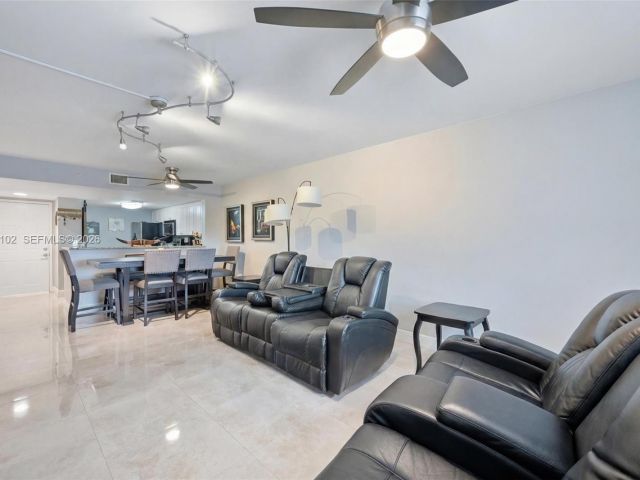2-bedroom condo for sale in Fort Lauderdale - 520 SE 5th Ave 3209 - MondialRealty