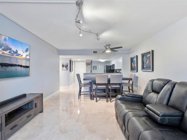 2-bedroom condo for sale in Fort Lauderdale - 520 SE 5th Ave 3209 - MondialRealty