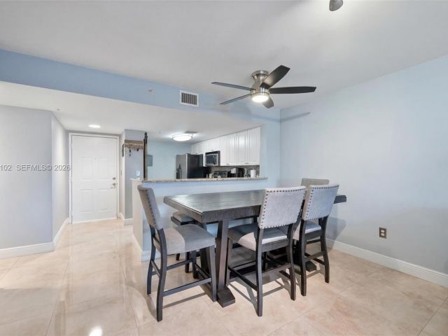 2-bedroom condo for sale in Fort Lauderdale - 520 SE 5th Ave 3209 - MondialRealty