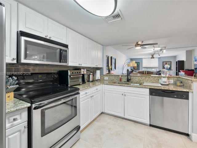 2-bedroom condo for sale in Fort Lauderdale - 520 SE 5th Ave 3209 - MondialRealty
