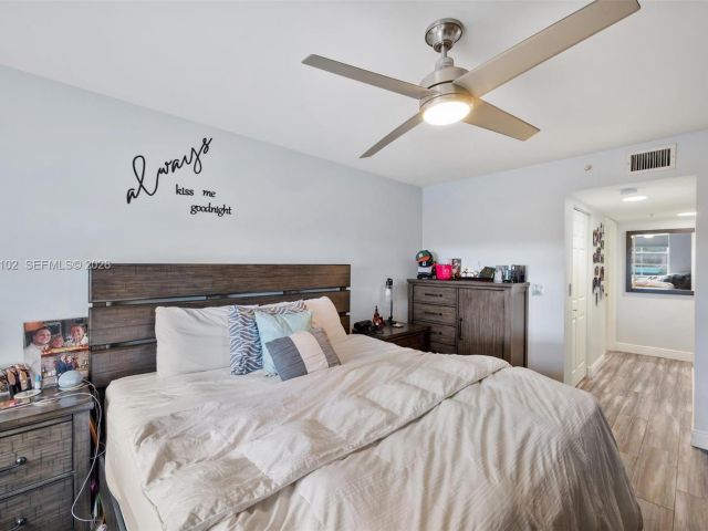 2-bedroom condo for sale in Fort Lauderdale - 520 SE 5th Ave 3209 - MondialRealty