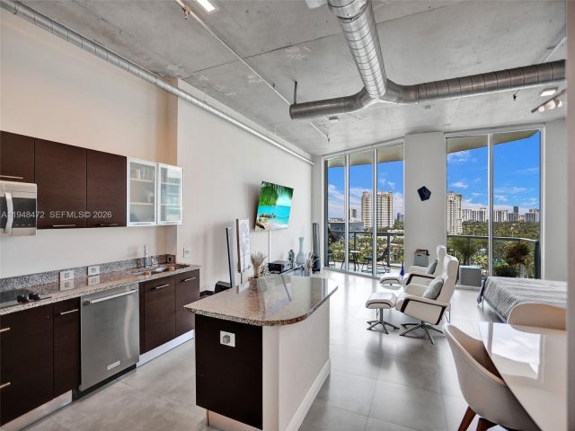 1-bedroom condo for sale in Aventura - 3029 NE 188th St 1024 - MondialRealty