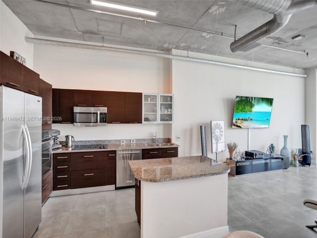 1-bedroom condo for sale in Aventura - 3029 NE 188th St 1024 - MondialRealty