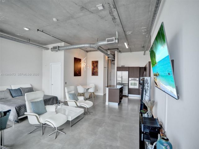 1-bedroom condo for sale in Aventura - 3029 NE 188th St 1024 - MondialRealty