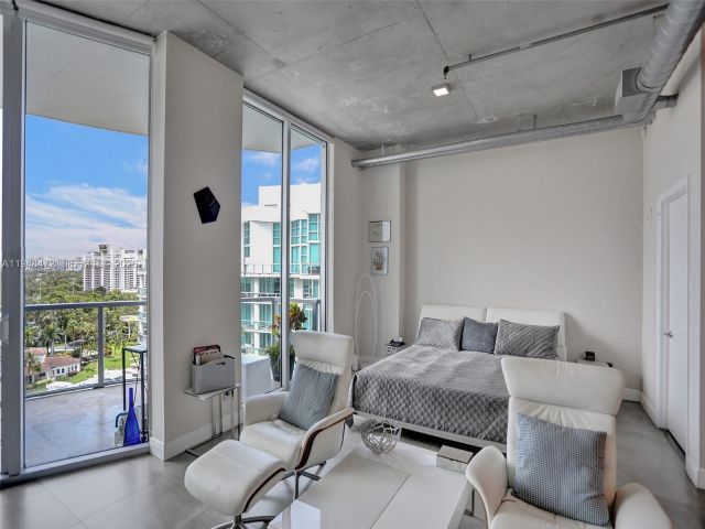 1-bedroom condo for sale in Aventura - 3029 NE 188th St 1024 - MondialRealty