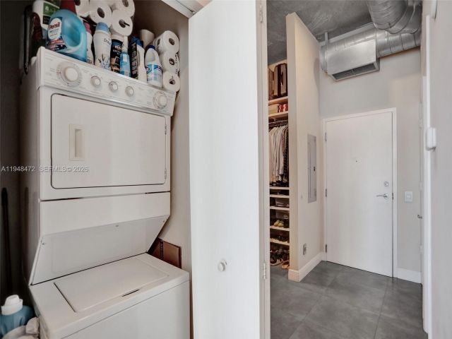 1-bedroom condo for sale in Aventura - 3029 NE 188th St 1024 - MondialRealty