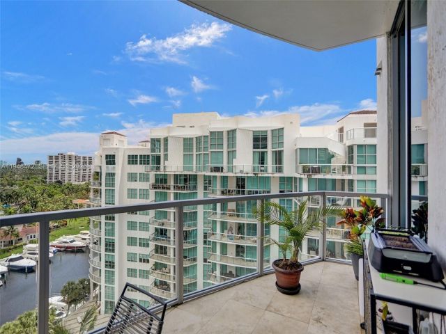 1-bedroom condo for sale in Aventura - 3029 NE 188th St 1024 - MondialRealty