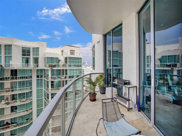 1-bedroom condo for sale in Aventura - 3029 NE 188th St 1024 - MondialRealty