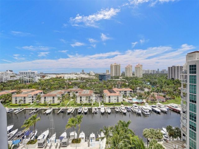 1-bedroom condo for sale in Aventura - 3029 NE 188th St 1024 - MondialRealty