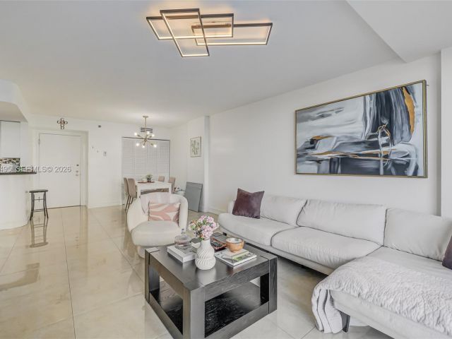 1-bedroom condo for sale in Miami - 770 Claughton Island Dr 409 - MondialRealty