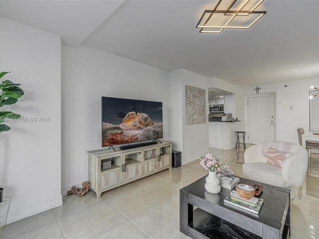 1-bedroom condo for sale in Miami - 770 Claughton Island Dr 409 - MondialRealty