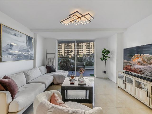 1-bedroom condo for sale in Miami - 770 Claughton Island Dr 409 - MondialRealty