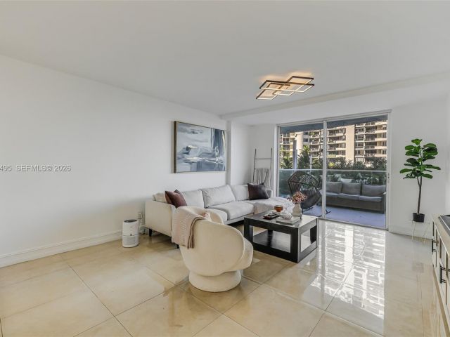 1-bedroom condo for sale in Miami - 770 Claughton Island Dr 409 - MondialRealty