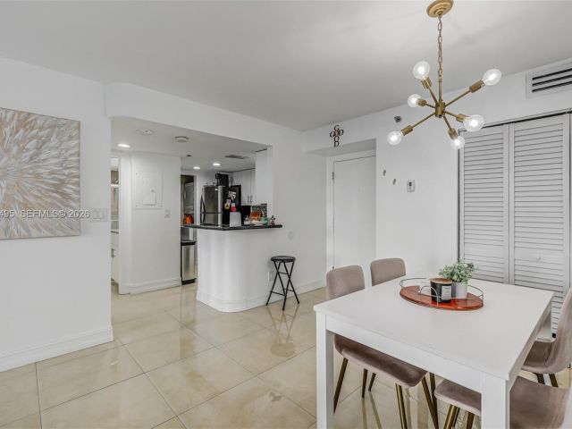 1-bedroom condo for sale in Miami - 770 Claughton Island Dr 409 - MondialRealty