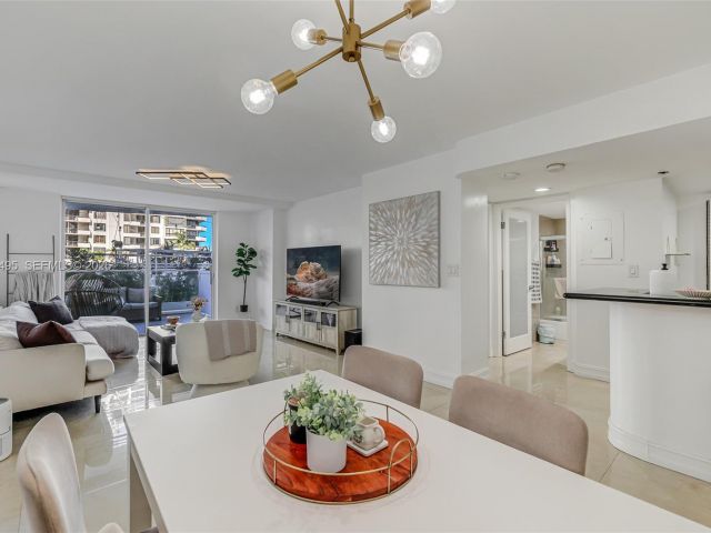 1-bedroom condo for sale in Miami - 770 Claughton Island Dr 409 - MondialRealty