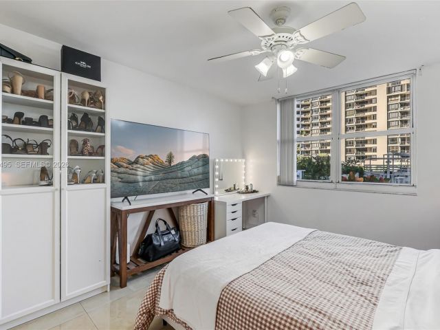 1-bedroom condo for sale in Miami - 770 Claughton Island Dr 409 - MondialRealty