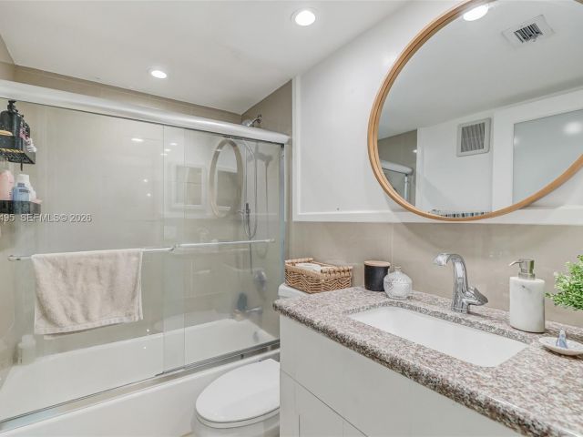 1-bedroom condo for sale in Miami - 770 Claughton Island Dr 409 - MondialRealty