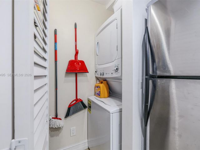 1-bedroom condo for sale in Miami - 770 Claughton Island Dr 409 - MondialRealty