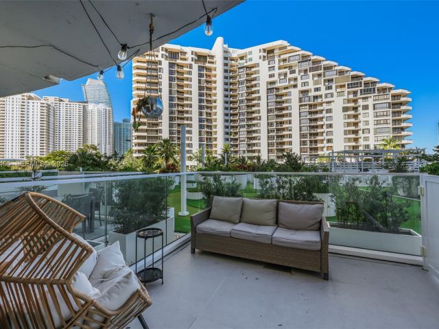 1-bedroom condo for sale in Miami - 770 Claughton Island Dr 409 - MondialRealty