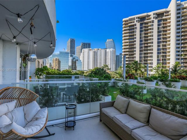 1-bedroom condo for sale in Miami - 770 Claughton Island Dr 409 - MondialRealty